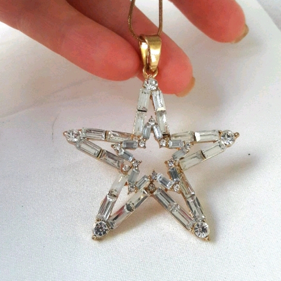 Beautiful star necklace on 30" chain